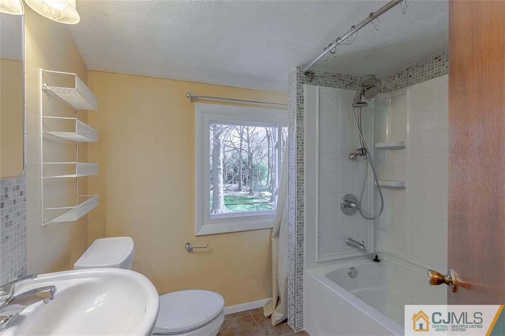 36 Ellwood Road East Brunswick, NJ 08816 - Photo 10 of 19 Gallery Image 10