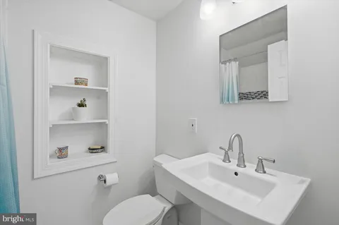 $679,000 | 858 South Harrison Street, Arlington, VA 22204