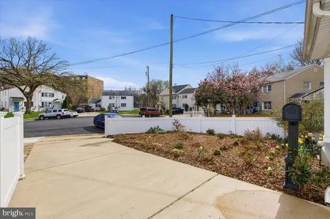 $679,000 | 858 South Harrison Street, Arlington, VA 22204