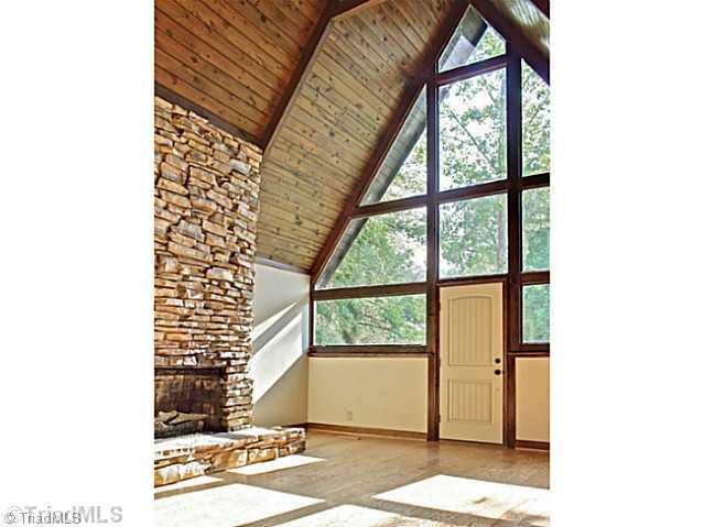 565 Alpine Road Winston-Salem, NC 27104 - Photo 3 of 16 Den/Family/Great Room.
