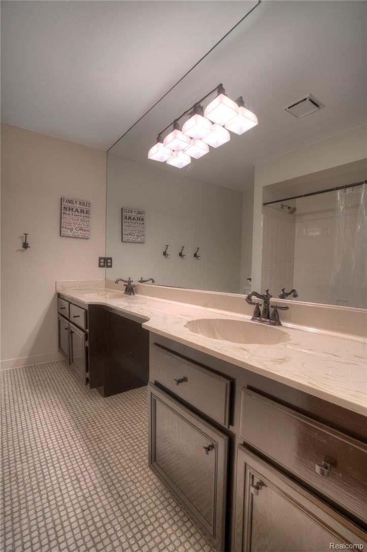 3140 Quail Ridge Circle Rochester, MI 48309 - Photo 38 of 45 Large Full Bath with Double sink counter tops.