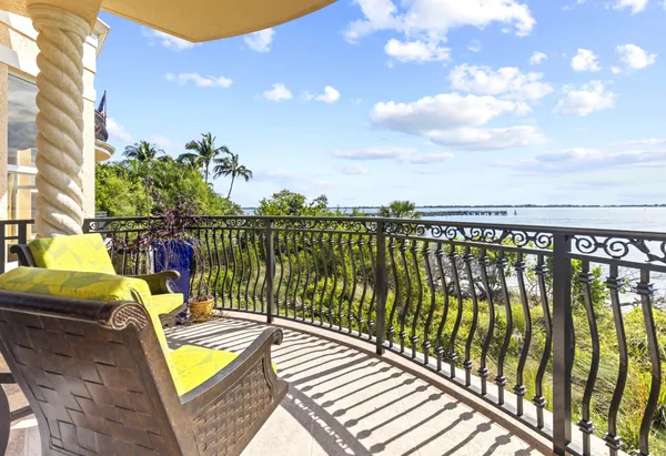$1,949,000 | 1533 Northeast Outrigger Landings Drive, Unit 3205, Jensen Beach, FL 34957