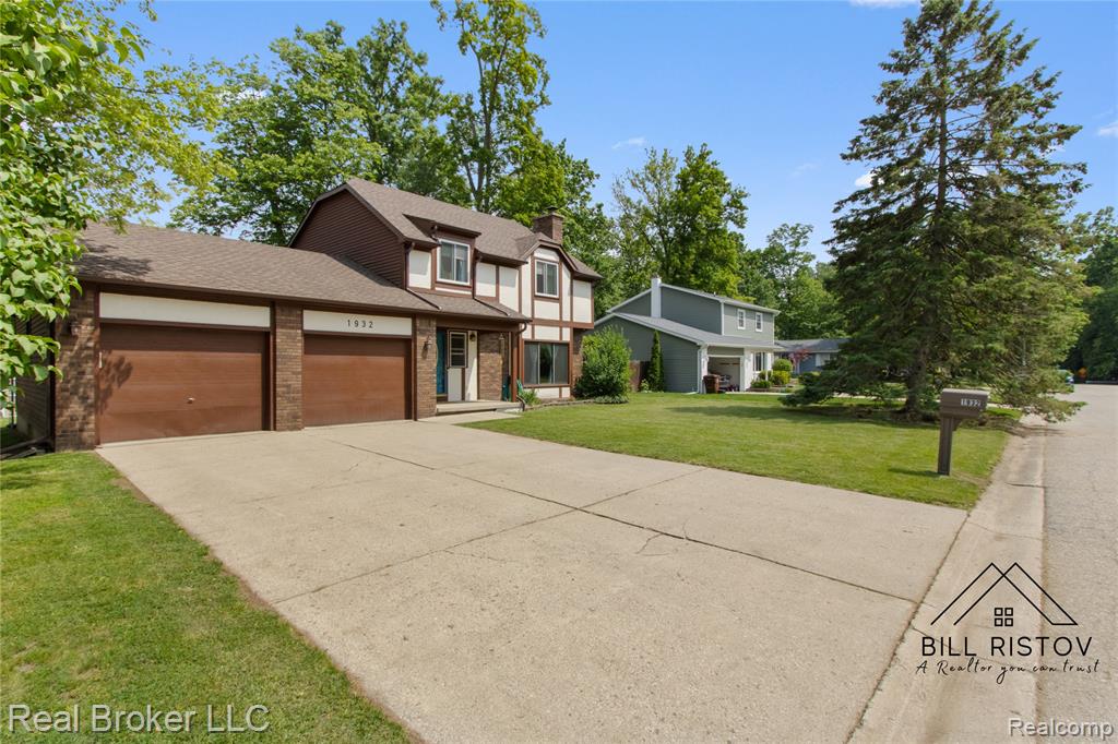 1932 Pageant Way Holt, MI 48842 - Photo 3 of 37 Gallery Image 3