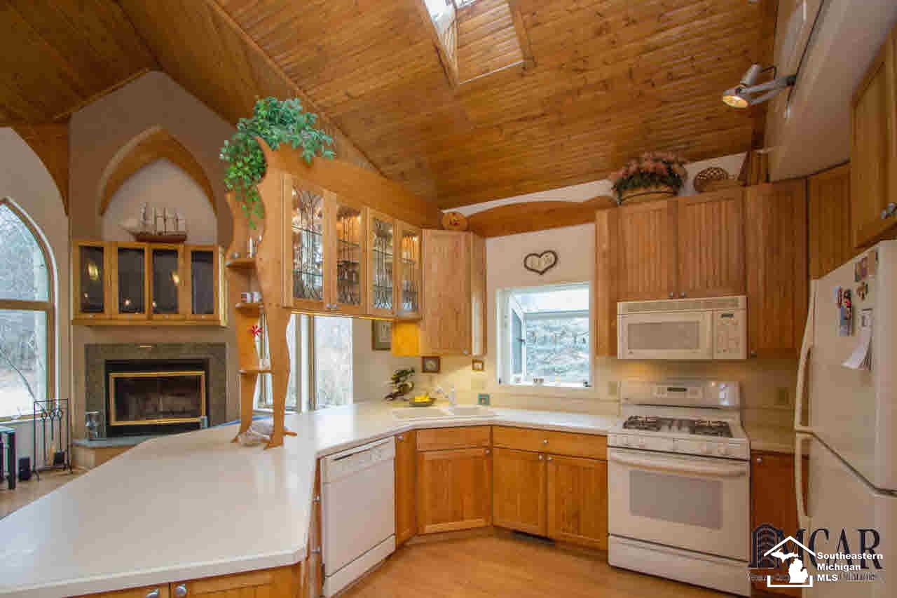 9255 Crabb Road Temperance, MI 48182 - Photo 10 of 45 Kitchen