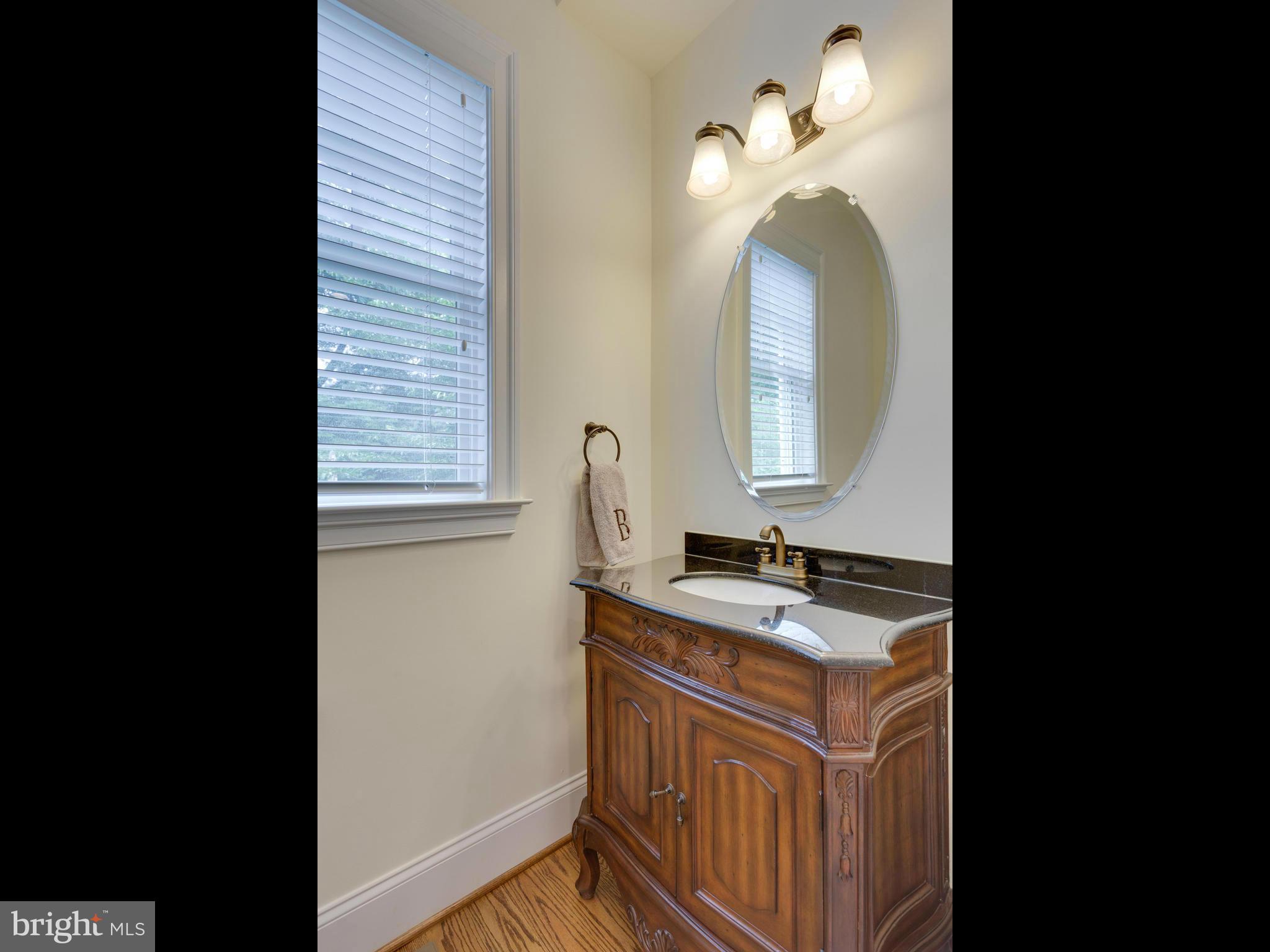 7009 Hector Road McLean, VA 22101 - Photo 9 of 25 Bath