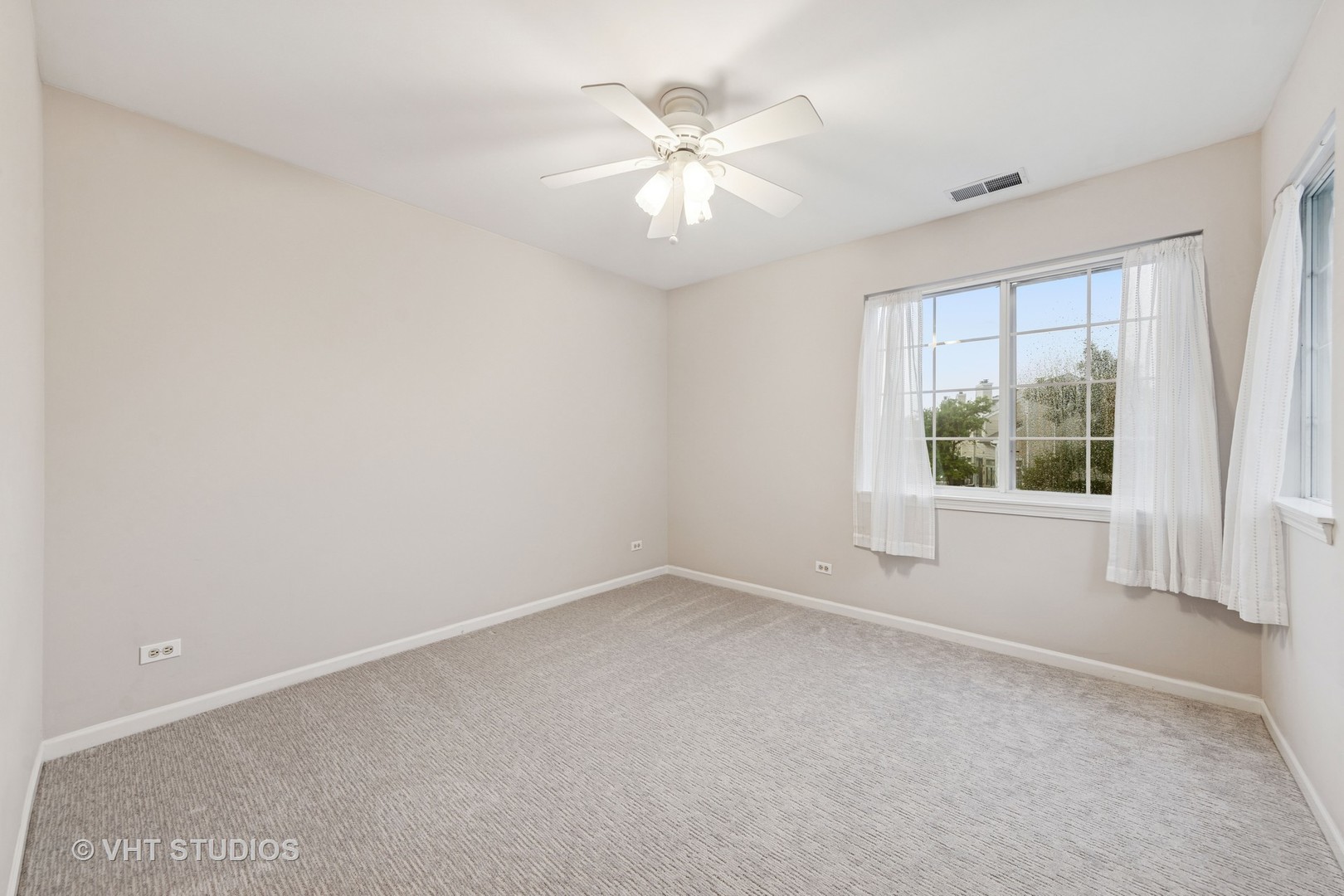 8291 Ripple Ridge, Unit 8291 Darien, IL 60561 - Photo 18 of 23 an empty room with a window and a ceiling fan