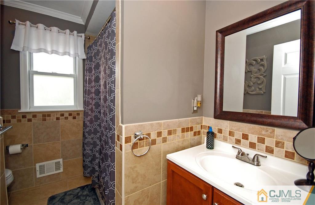 733 Inman Avenue Colonia, NJ 07067 - Photo 15 of 20 Gallery Image 15
