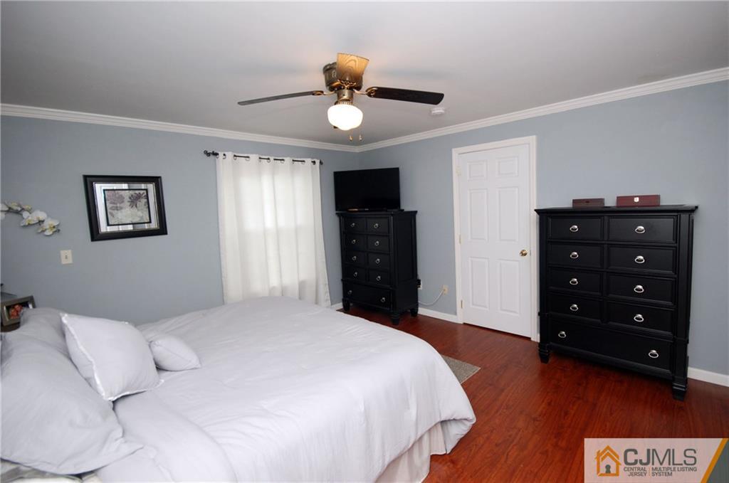 733 Inman Avenue Colonia, NJ 07067 - Photo 17 of 20 Gallery Image 17