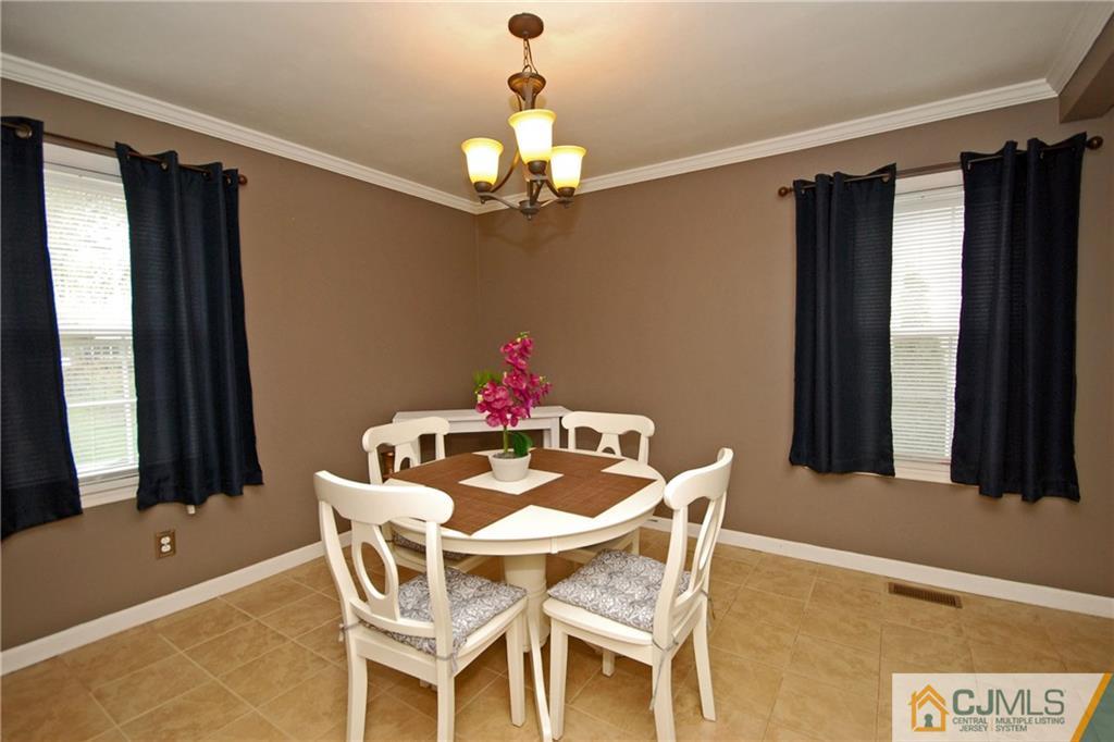 733 Inman Avenue Colonia, NJ 07067 - Photo 8 of 20 Gallery Image 8