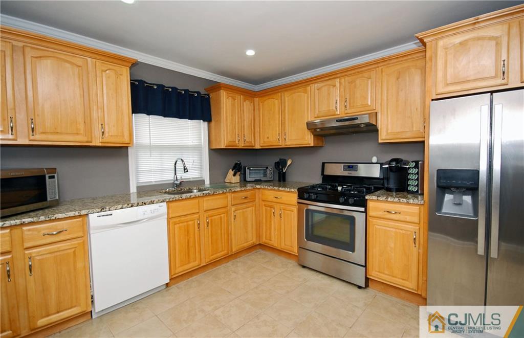 733 Inman Avenue Colonia, NJ 07067 - Photo 9 of 20 Gallery Image 9