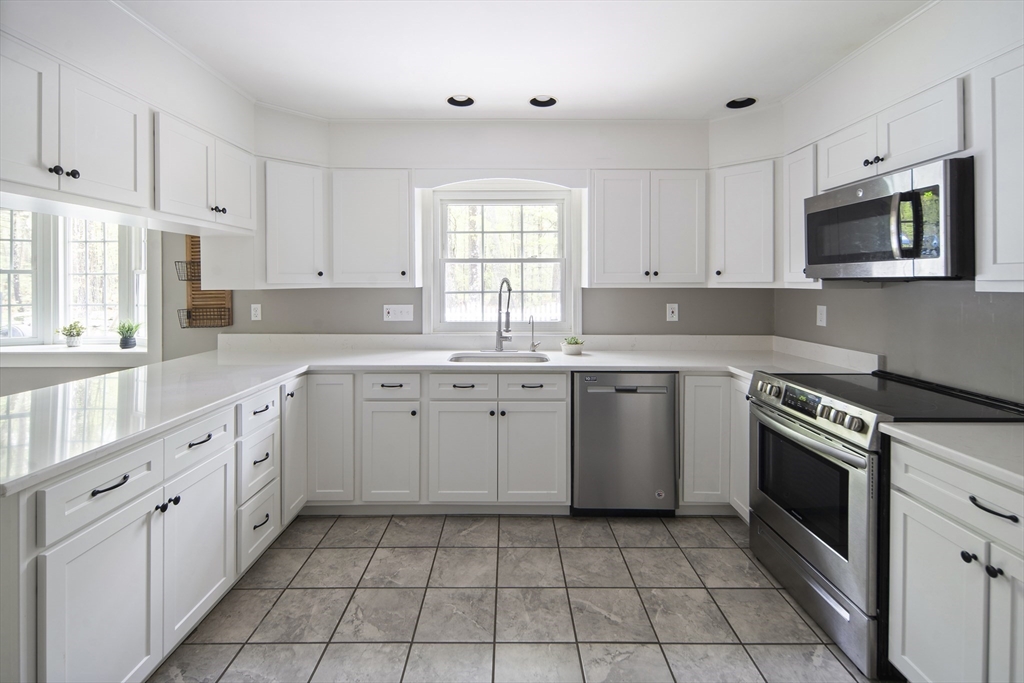 192 Parker Street Maynard, MA 01754 - Photo 2 of 31