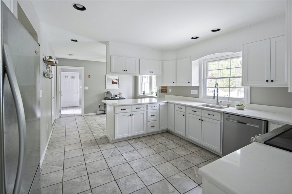 192 Parker Street Maynard, MA 01754 - Photo 3 of 31