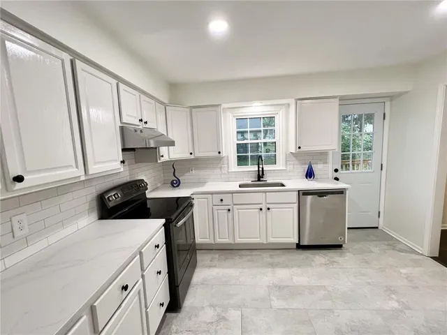 $379,900 | 10806 West 96th Street, Overland Park, KS 66214