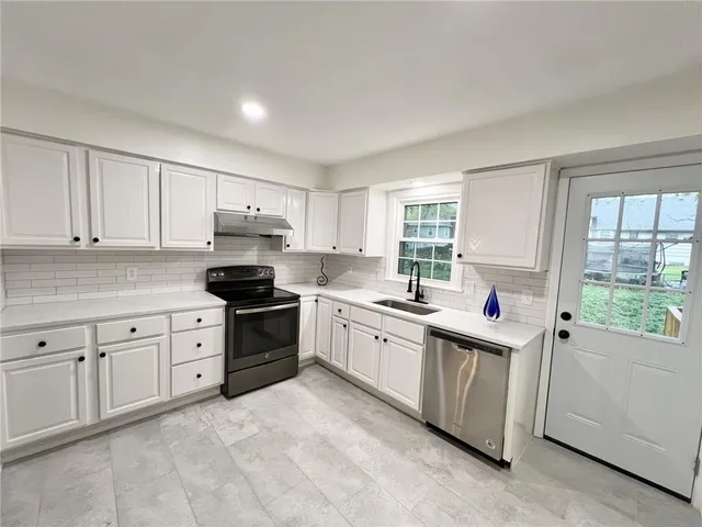 $379,900 | 10806 West 96th Street, Overland Park, KS 66214