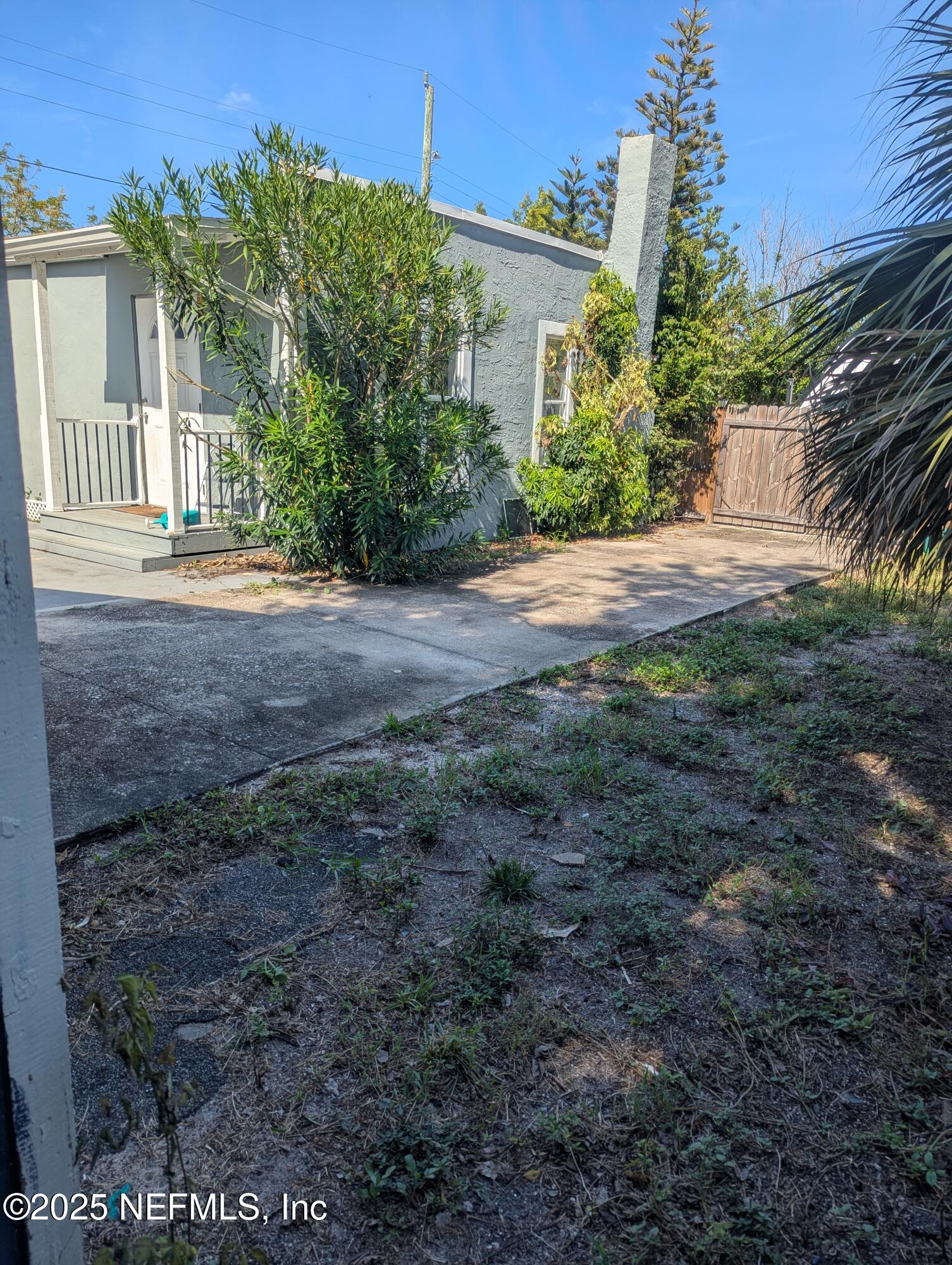 544 Westmoreland Road Daytona Beach, FL 32114 - Photo 14 of 17 PXL_20250922_193659358.RAW-01.MP.COVER