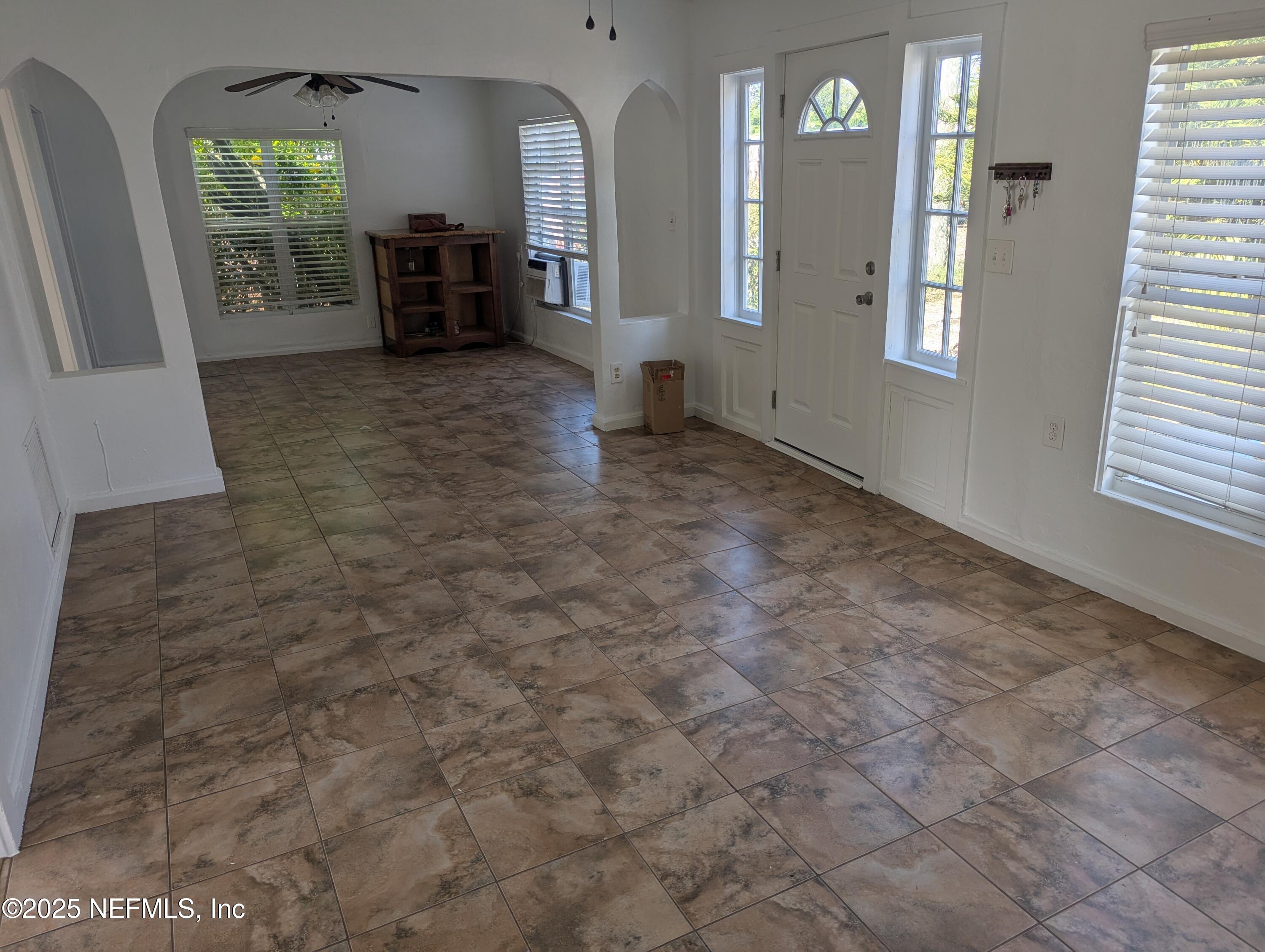 544 Westmoreland Road Daytona Beach, FL 32114 - Photo 5 of 17 PXL_20250922_193107756.RAW-01.COVER