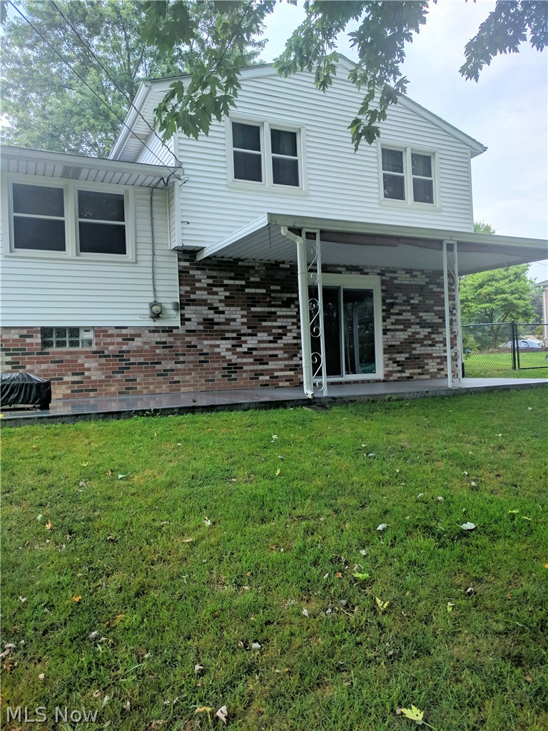 7255 Rolling Ridge Road Northeast Canton, OH 44721 - Photo 3 of 8 Gallery Image 3