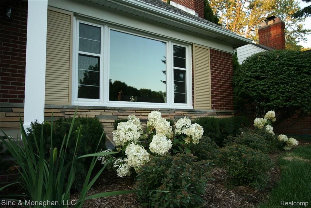 1180 Fairholme Road Grosse Pointe, MI 48236 - Photo 3 of 23 IMG_3962.JPG