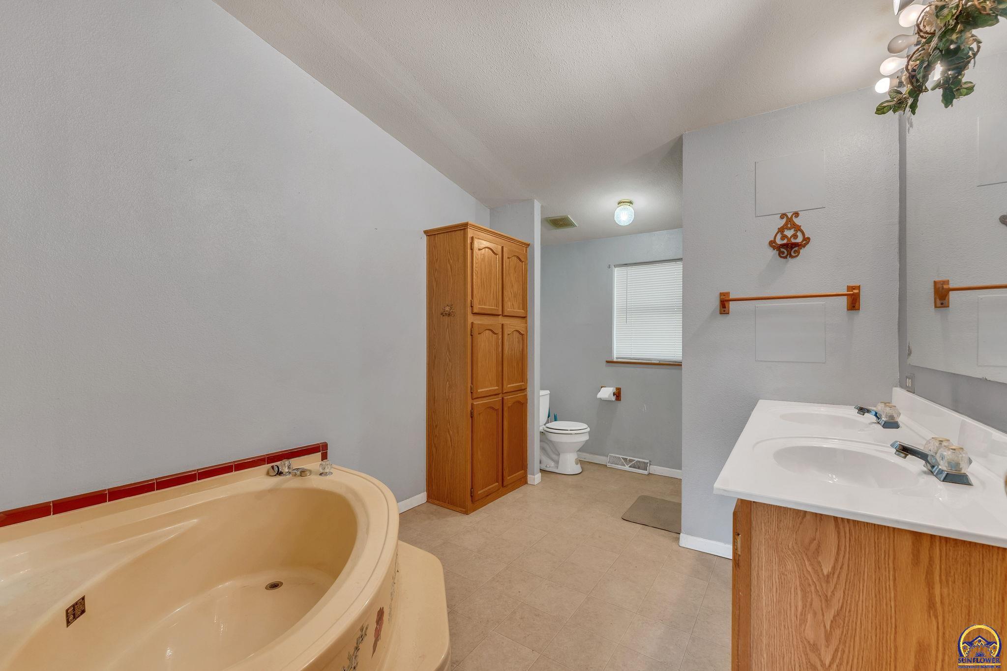 10035 West Lake Road Ozawkie, KS 66070 - Photo 31 of 64 Gallery Image 31