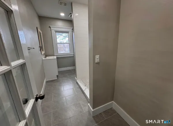 $1,800 | 166 Sherman Avenue, Unit 3, Meriden, CT 06450