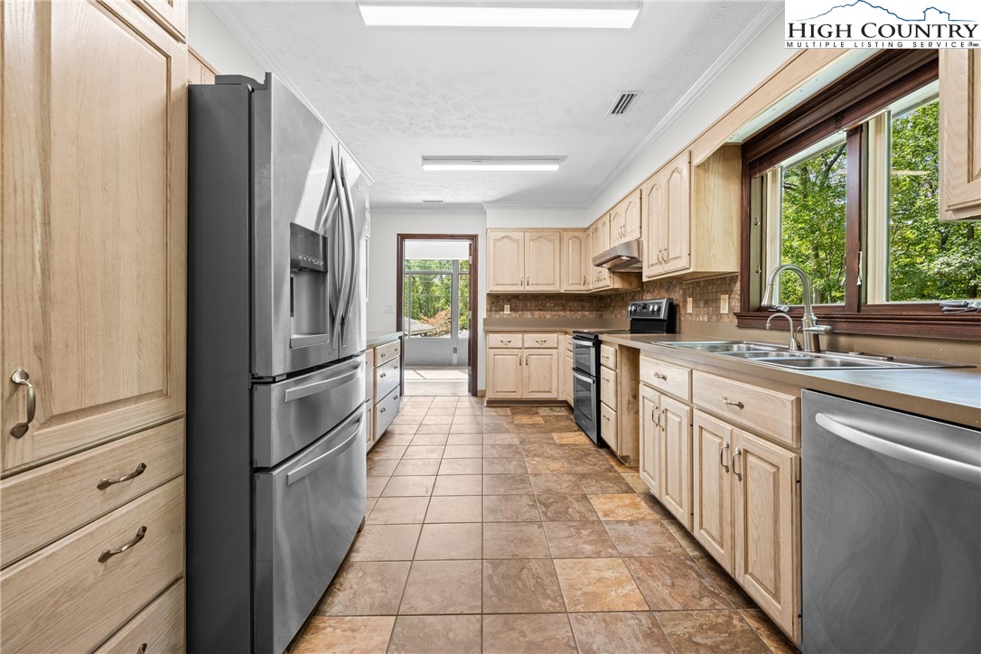 955 Dogwood Boone, NC 28607 - Photo 12 of 48 a kitchen with stainless steel appliances a refrigerator sink and microwave