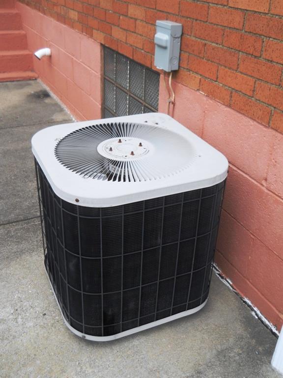 75 McKinnie Avenue McKees Rocks, PA 15136 - Photo 7 of 19 7) Exterior Right Side: Newer central air conditioning system.