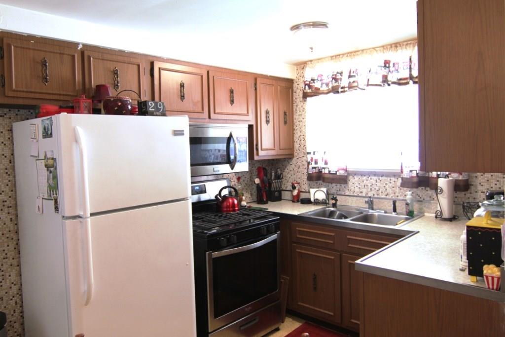 75 McKinnie Avenue McKees Rocks, PA 15136 - Photo 8 of 19 8) Main Floor: Kitchen.