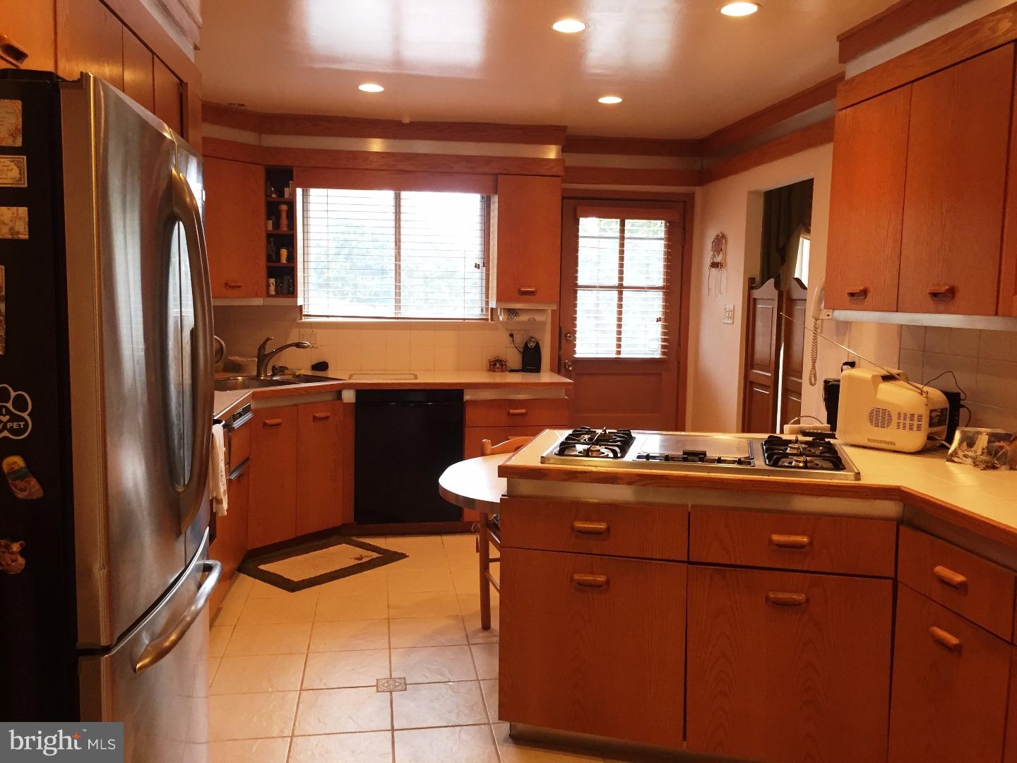 3631 Wheatsheaf Road Huntingdon Valley, PA 19006 - Photo 6 of 24 Kitchen