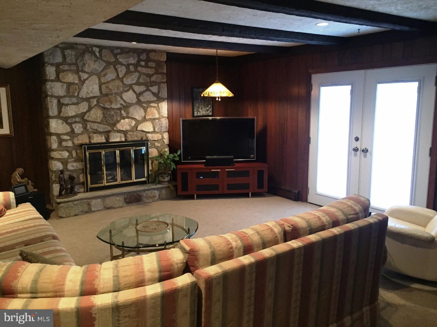 3631 Wheatsheaf Road Huntingdon Valley, PA 19006 - Photo 10 of 24 Family Room