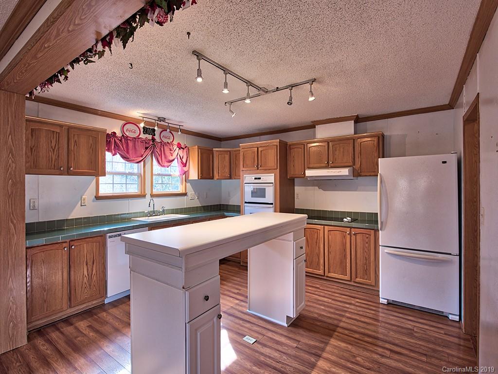 371 Bluebird Hill Road Canton, NC 28716 - Photo 7 of 30 Gallery Image 7