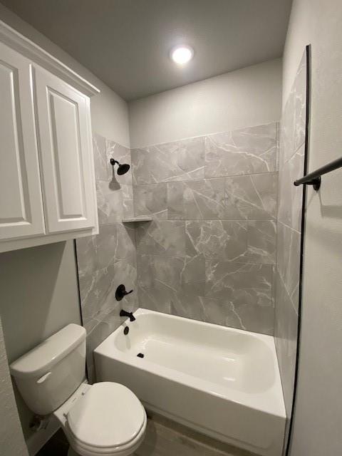 165 Coalson Crossing Azle, TX 76020 - Photo 22 of 23 a bathroom with a toilet and a bathtub