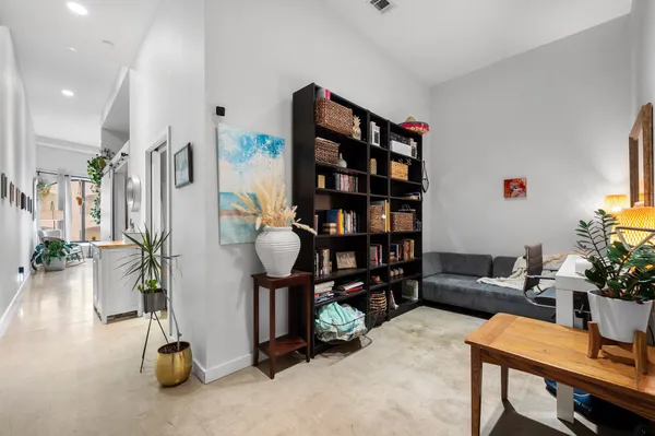 $2,300 | 507 Sabine Street, Unit 908, Austin, TX 78701