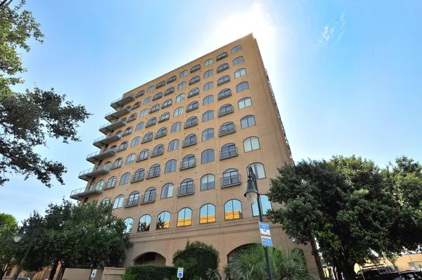 $2,300 | 507 Sabine Street, Unit 908, Austin, TX 78701