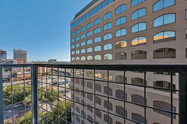 $2,300 | 507 Sabine Street, Unit 908, Austin, TX 78701