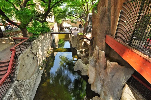 $2,300 | 507 Sabine Street, Unit 908, Austin, TX 78701