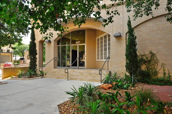 $2,300 | 507 Sabine Street, Unit 908, Austin, TX 78701