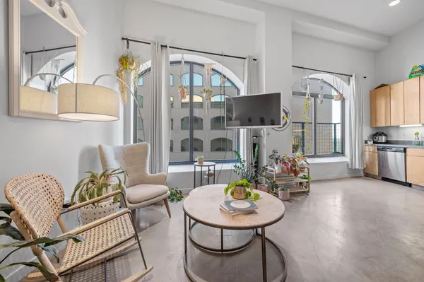 $2,300 | 507 Sabine Street, Unit 908, Austin, TX 78701