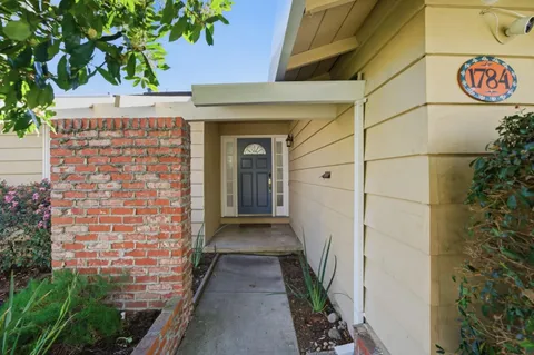 a view of a pathway along a building