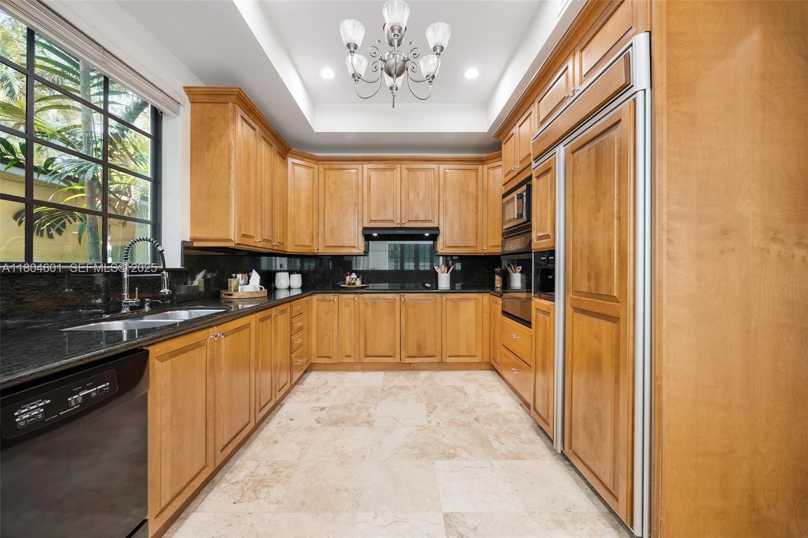 7250 Erwin Road Miami, FL 33143 - Photo 12 of 37