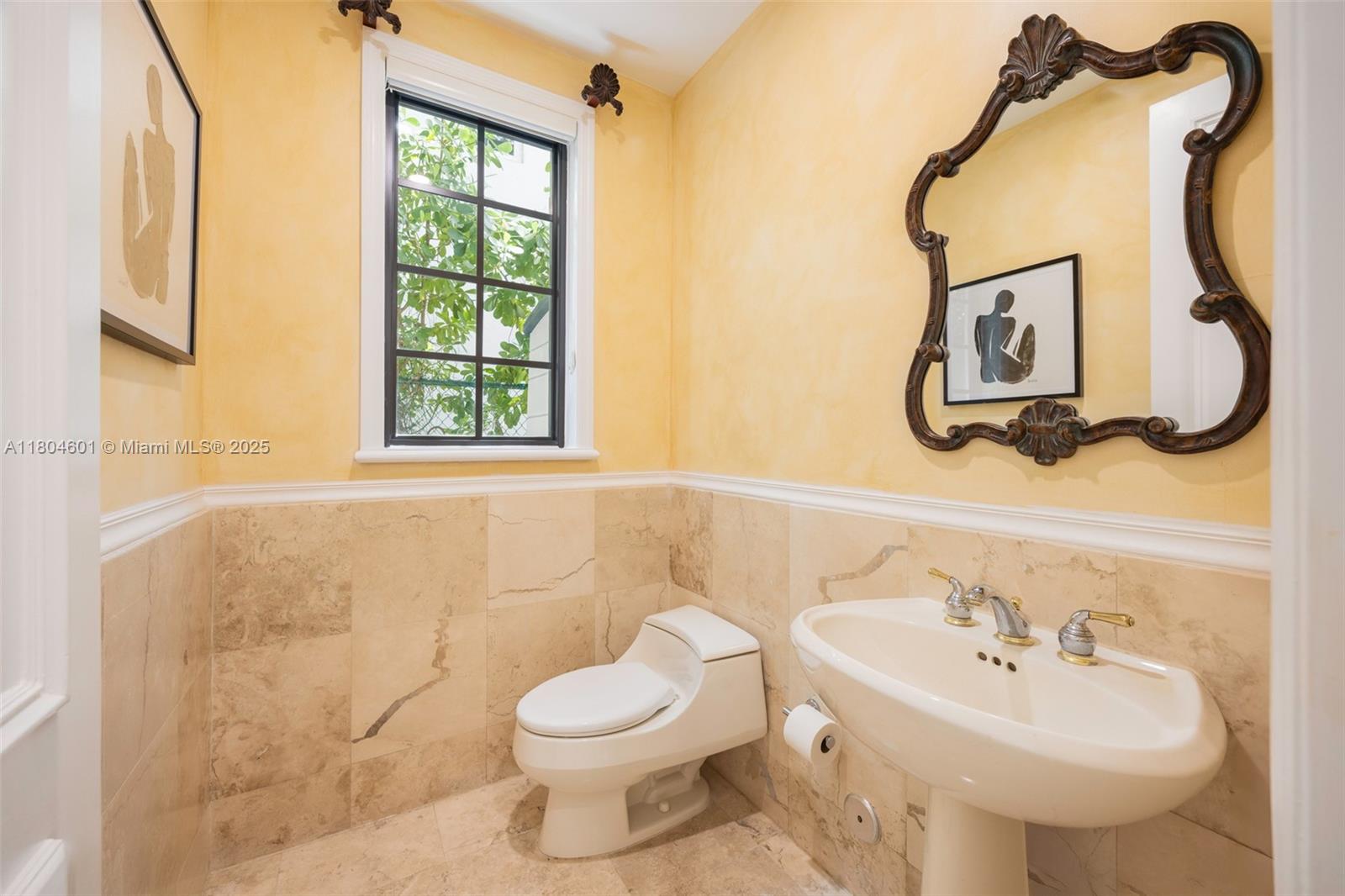 7250 Erwin Road Miami, FL 33143 - Photo 28 of 37 Powder Room