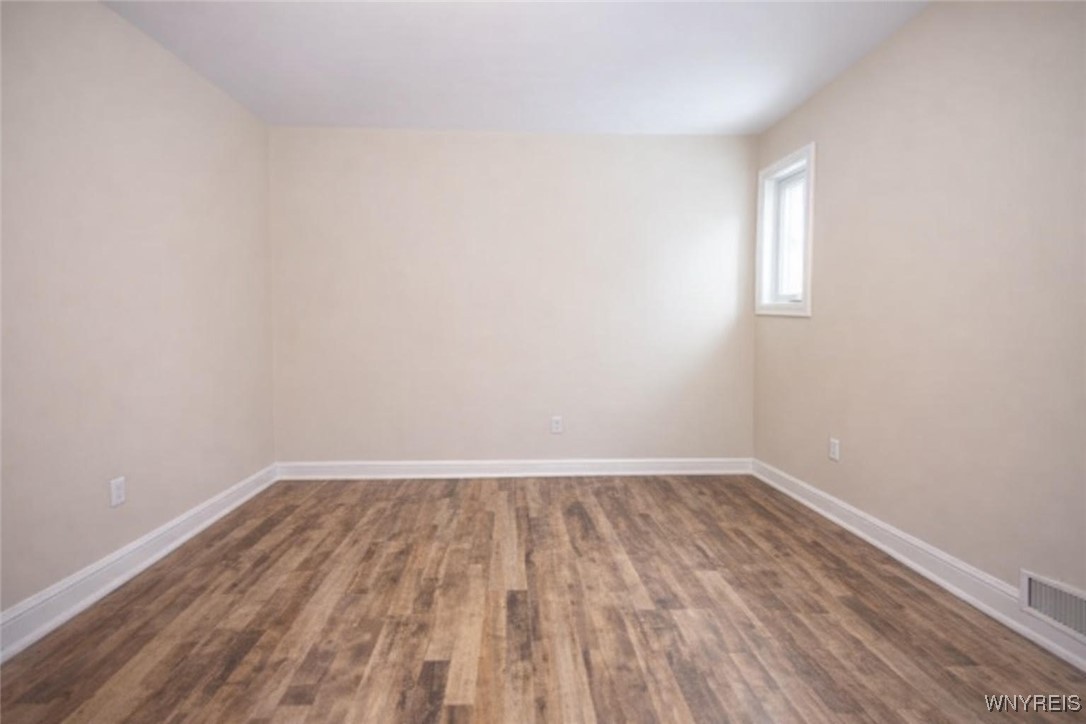 5491 Ellicott Road Orchard Park, NY 14127 - Photo 16 of 34