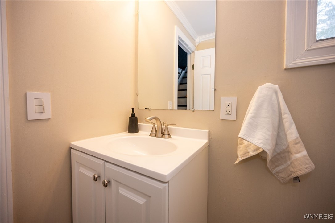 5491 Ellicott Road Orchard Park, NY 14127 - Photo 18 of 34