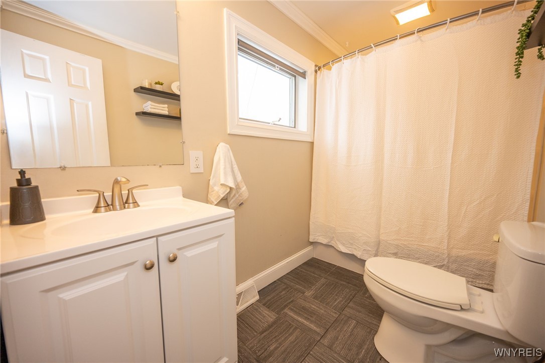 5491 Ellicott Road Orchard Park, NY 14127 - Photo 19 of 34