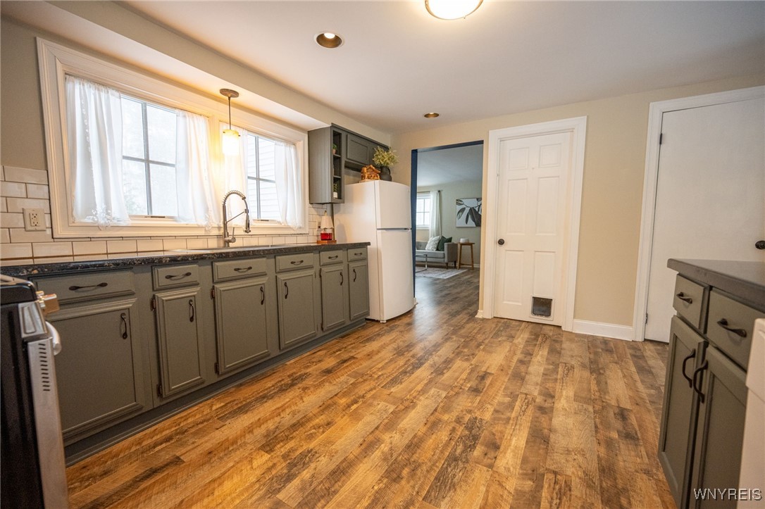 5491 Ellicott Road Orchard Park, NY 14127 - Photo 7 of 34