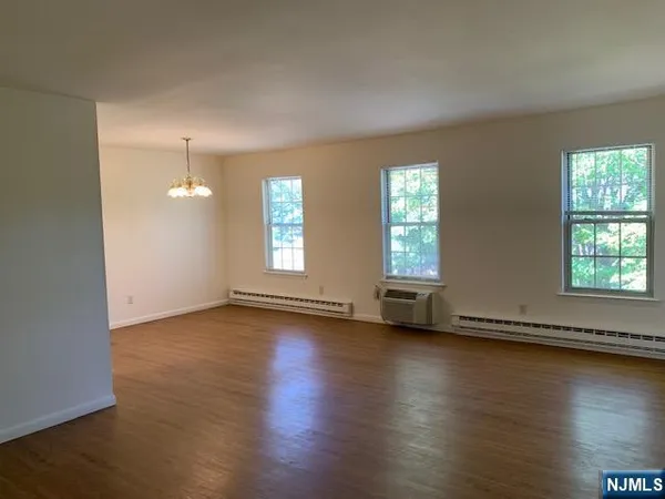 $2,100 | 71 C Hawthorne Avenue, Unit C), Park Ridge, NJ 07656