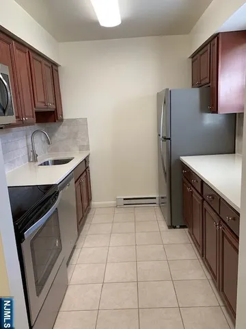 $2,100 | 71 C Hawthorne Avenue, Unit C), Park Ridge, NJ 07656