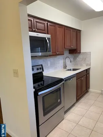 $2,100 | 71 C Hawthorne Avenue, Unit C), Park Ridge, NJ 07656