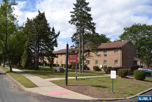 71 C Hawthorne Avenue, Unit C) Park Ridge, NJ 07656 - Photo 3 of 26