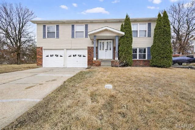 $310,000 | 1349 Nutmeg Drive, St. Charles, MO 63303