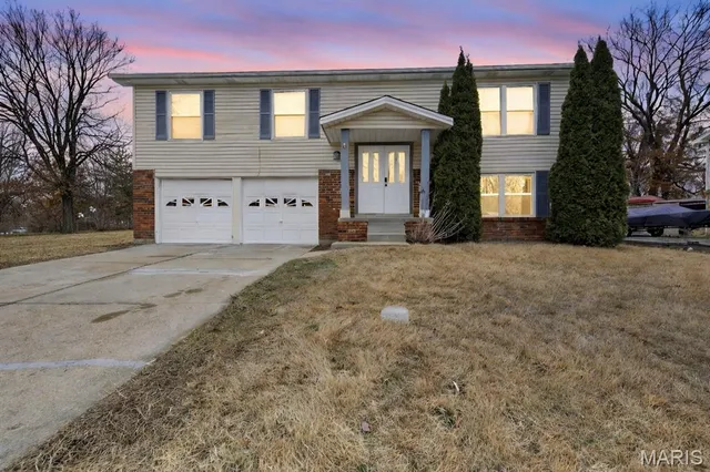 $310,000 | 1349 Nutmeg Drive, St. Charles, MO 63303